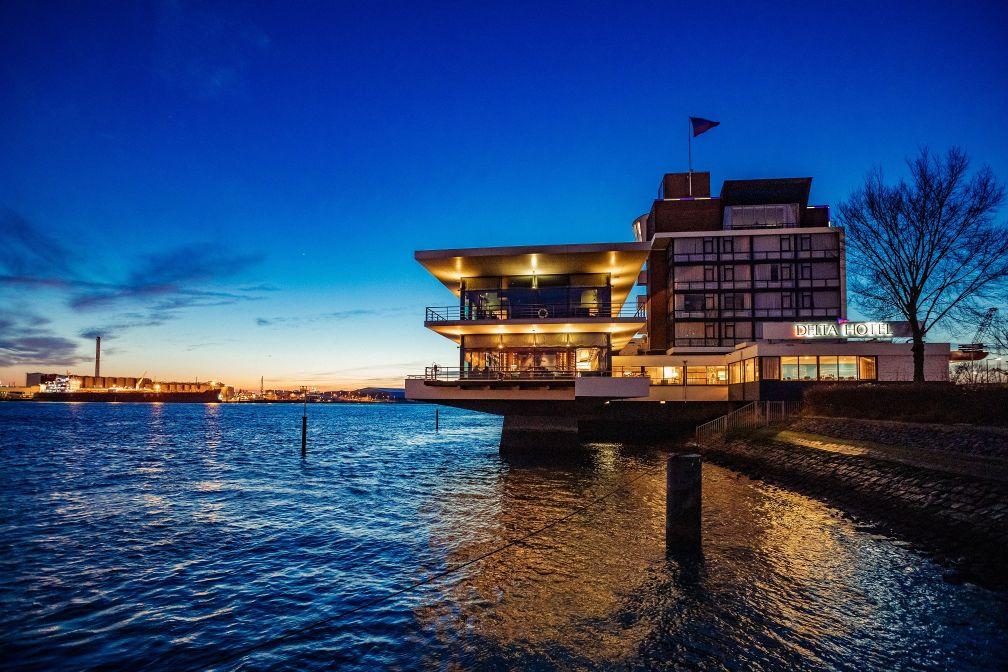 Werk van Delta Hotel en Grand Café Nautique aan de Nieuwe Maas!