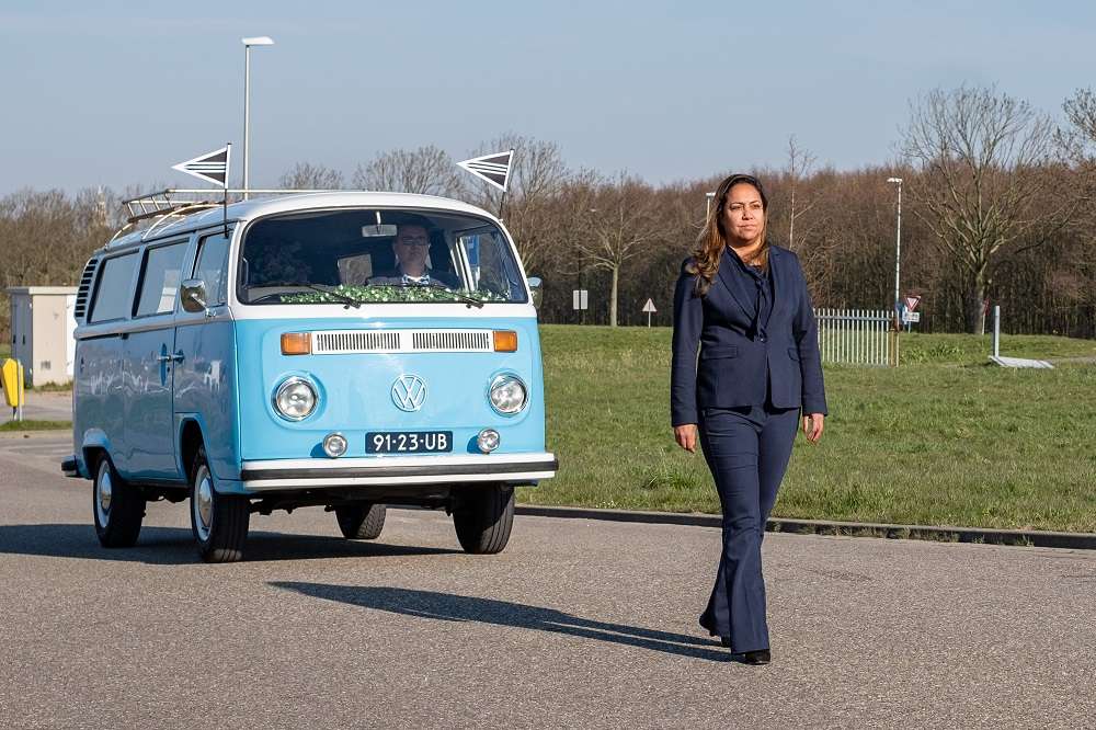 Orlanda Adams - rememberme - rememberme uitvaarten - uitvaart rotterdam - afscheid rotterdam - expats - klassieke rouwauto - volkswagenbusje