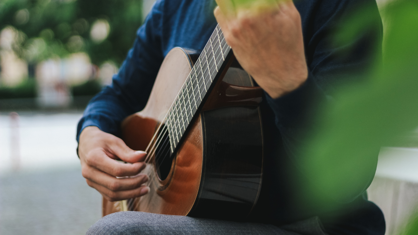live muziek - uitvaartmuziek - uitvaart - afscheid - rememberme - live zang uitvaart ceremonie - gitaar spelen